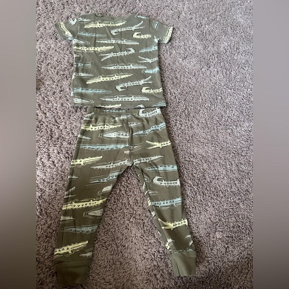 Gently used Carter's Green Alligator Pajama Set - Picture 3 of 3